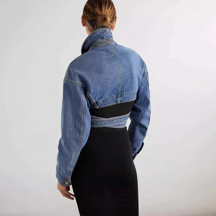 Kurze asymmetrische jeansjacke mit verstellbarem gürtel – zoey