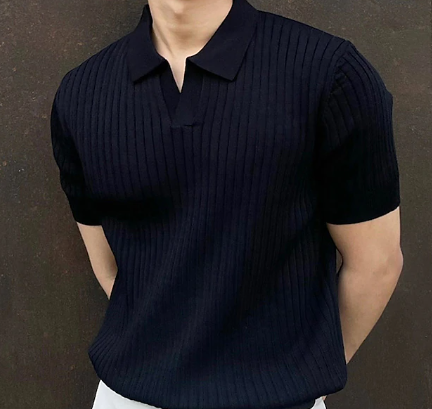 Schwarze gestrickte Poloshirt mit V-Ausschnitt und kurzen Ärmeln