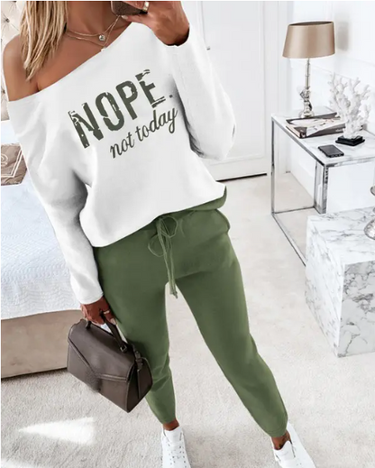 Natalie – set aus oberteil und hose mit aufdruck „not today“.