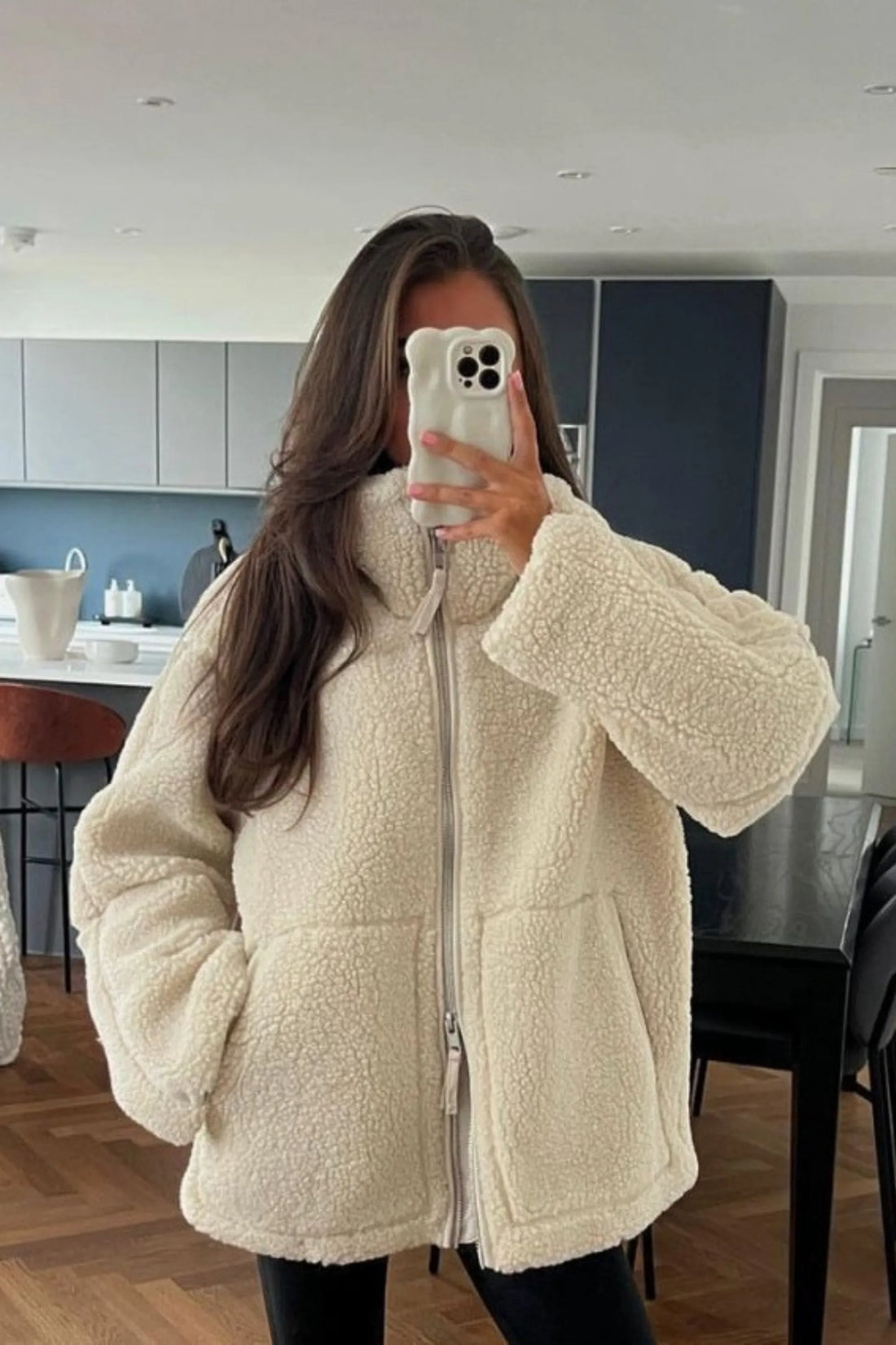 Warmer teddy-wintermantel für frauen - elegant und gemütlich für den winter