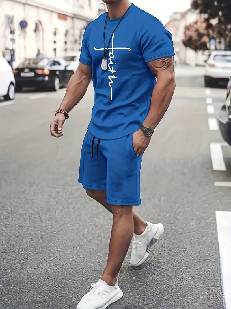 Blauer Herren Summer Set, bestehend aus einem Kurzarm-T-Shirt und Shorts mit Faith Print