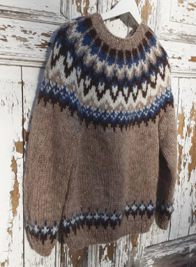 Victoria – brauner vintage-pullover mit rundhalsausschnitt